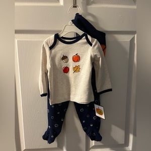 NWT Thanksgiving outfit. Bib,shirt, footsie pants